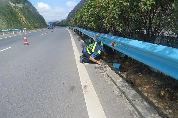 岳阳高速路波形护栏