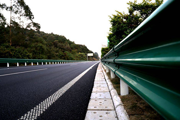 岳阳高速公路护栏的常用类型