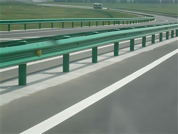 岳阳高速护栏板守护安全广泛应用于多个行业